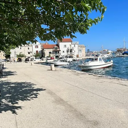 Appartement Kalliope, 200m Sea Kaštela