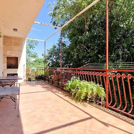 Kalliope, 200m Sea Apartment *