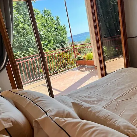 Kalliope, 200m Sea Apartment Kastela
