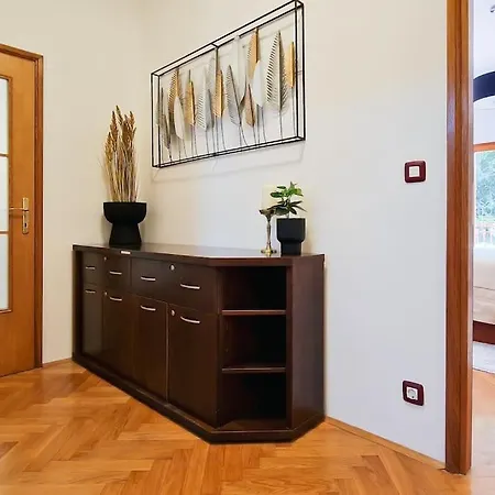 Kalliope, 200m Sea Apartment Kastela