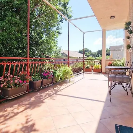 Apartment Kalliope, 200m Sea Kastela